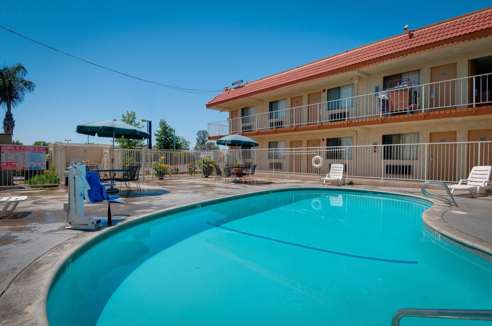 Vagabond Inn Bakersfield South Exterior foto